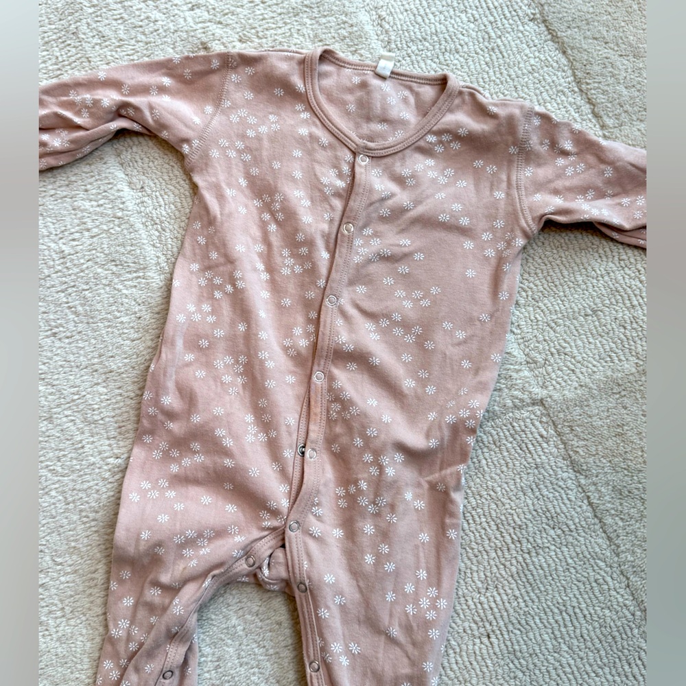 Quincy Mae onesie longsleeve with snaps size 18-24 mos